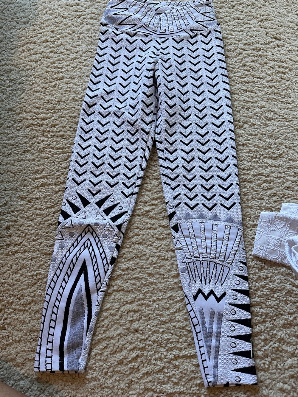 Women's Black & White Patterned Leggings